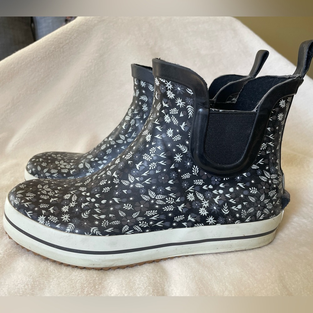 Kamik Black and Gray Rain Boots